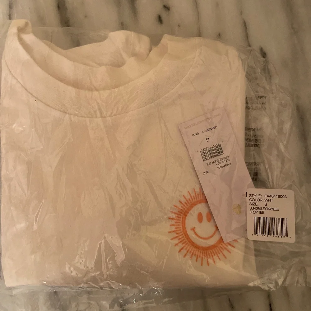 NEW Set of 2 crop tees from Spiritual Gangster size small, 1 black tee 1 white - Picture 6 of 9